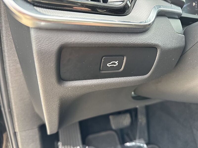 Volvo  S60 Black Edition Plus, B5 AWD Gas (mild hybrid), Gasoline