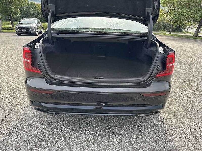 Volvo  S60 Black Edition Plus, B5 AWD Gas (mild hybrid), Gasoline