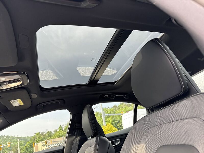 Volvo  S60 Black Edition Plus, B5 AWD Gas (mild hybrid), Gasoline