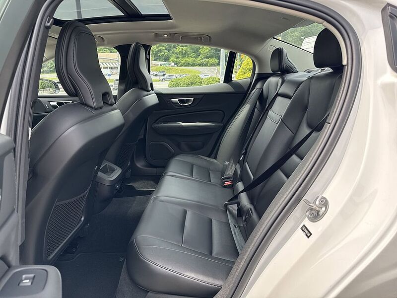 Volvo  S60 Core, B5 FWD Gas (mild hybrid), Gasoline, Dark