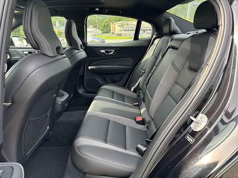 Volvo  S60 Black Edition Plus, B5 AWD Gas (mild hybrid), Gasoline