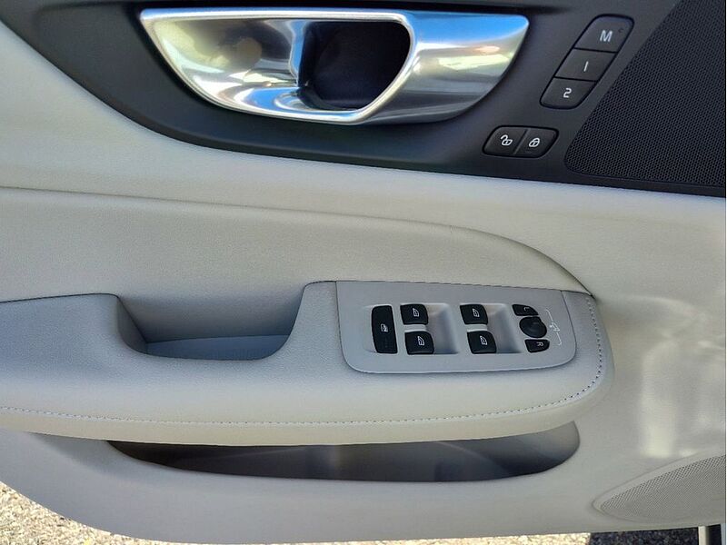 Volvo  S60 Core, B5 FWD Gas (mild hybrid), Gasoline, Dark