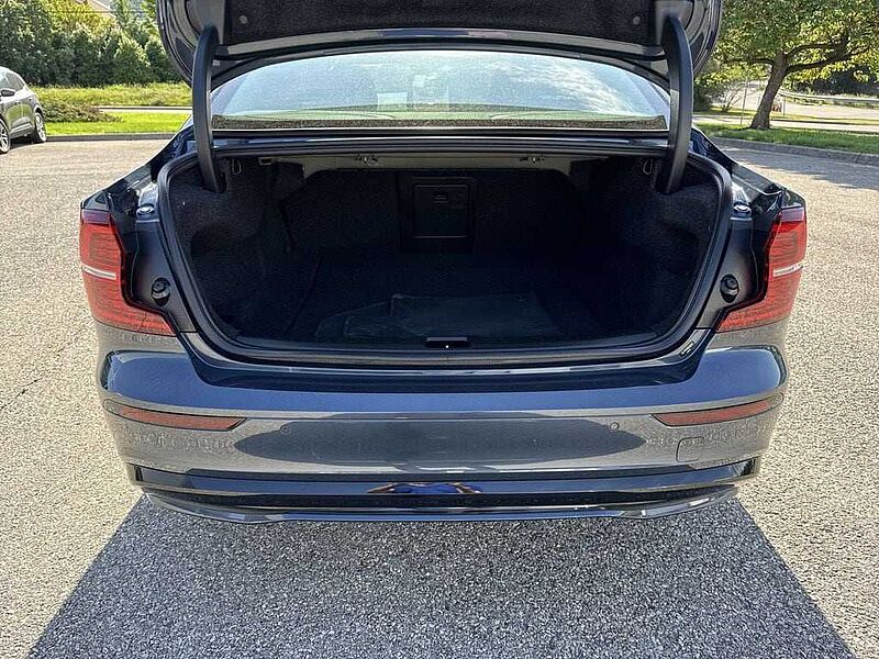 Volvo  S60 Core, B5 AWD Gas (mild hybrid), Gasoline, Dark