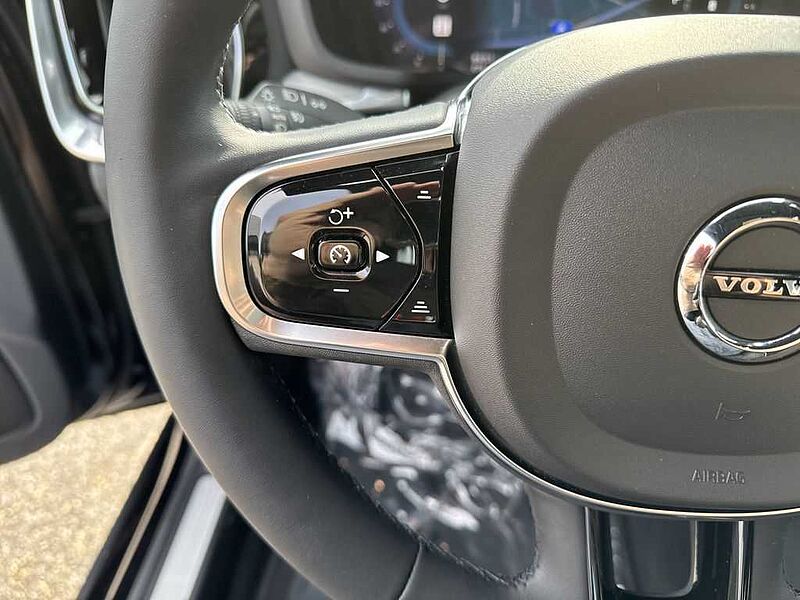 Volvo  S60 Black Edition Plus, B5 AWD Gas (mild hybrid), Gasoline