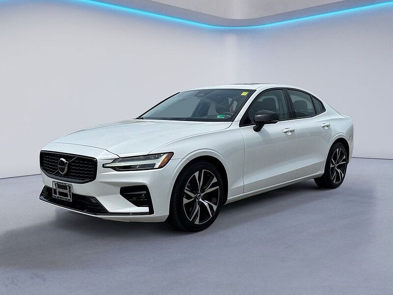 Volvo  S60 Core, B5 FWD Gas (mild hybrid), Gasoline, Dark