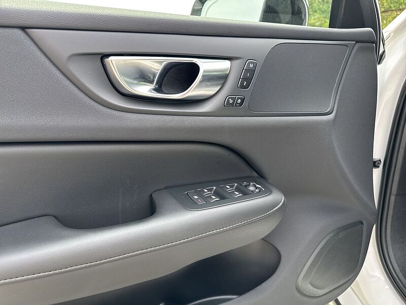 Volvo  S60 Core, B5 FWD Gas (mild hybrid), Gasoline, Dark