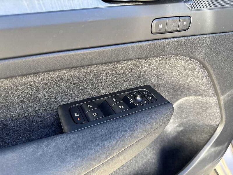 Volvo  Core Dark Theme
