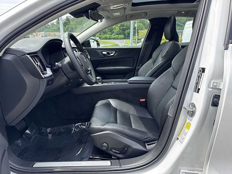 Volvo  S60 Core, B5 FWD Gas (mild hybrid), Gasoline, Dark