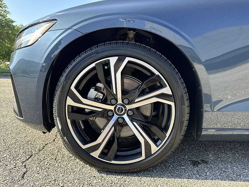 Volvo  S60 Core, B5 AWD Gas (mild hybrid), Gasoline, Dark