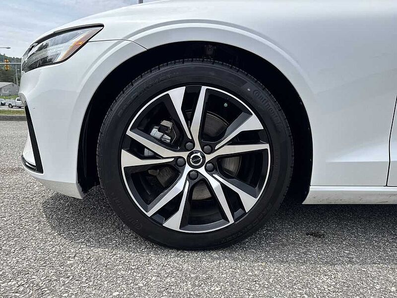 Volvo  S60 Core, B5 FWD Gas (mild hybrid), Gasoline, Dark