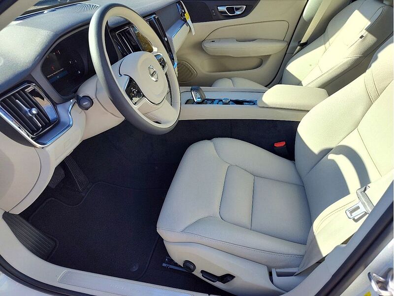Volvo  S60 Core, B5 FWD Gas (mild hybrid), Gasoline, Dark